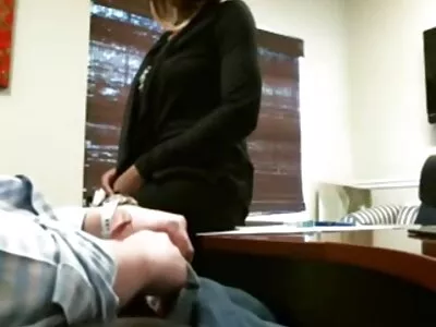 Man biedt zijn vriendin sexfilms seks aan zonder zich uit te kleden
