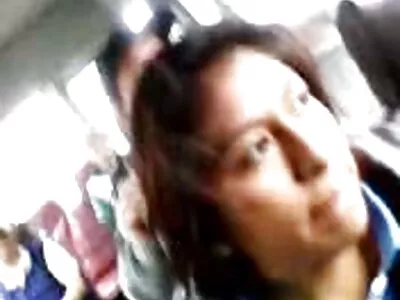 Langharige brunette verbergt gratis hd pornofilm haar gezicht tijdens zelfgemaakte seks met vriendje