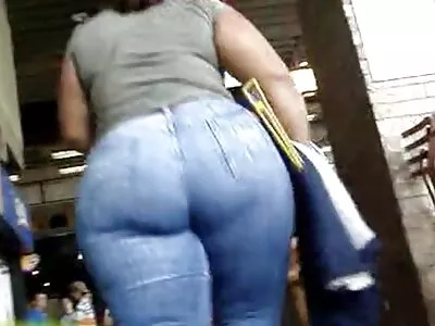 De dame trok sexy zwarte kousen aan voor haar minnaar sex films oma