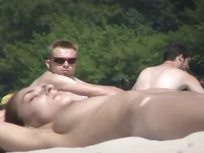 MILF heeft grote tieten maar gratis sexfim ze is sneeuwvlok van binnen en smelt op een lul