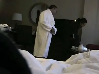 Ebony hottie zuigt en berijdt korte sexfilmpjes blanke fuckstick in de wasruimte
