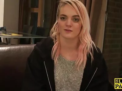Geile oma Franny tiener sex films wordt geneukt door een jonge stud