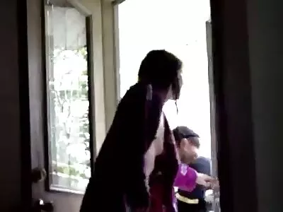 De ochtend begint gratis extreme sexfilms voor een blanke meid met een ritje op de zwarte lul van de minnaar
