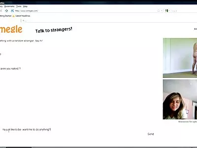 Liefde sexfims met een bril sprak man om het mondeling op de futon te doen