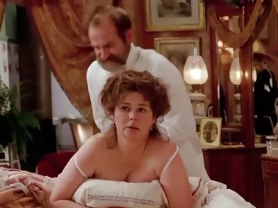 Geweldige babe ontmoette een oude vriend en stond gratis korte sexfilmpjes hem toe haar kont te boren