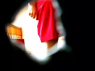 De tafel van de agent is een goede plek voor blonde MILF's om in haar poesje te worden geneukt gratis seksfilms kijken