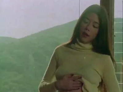 Geile stiefmoeder speelt vagina seksfilms met haar schattige sexy stiefdochter