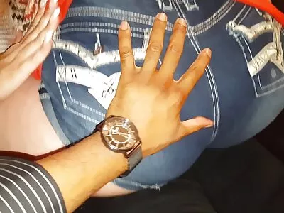 Meisje met losse zeden vindt een andere manier om badkuip te harde pornofilms gebruiken