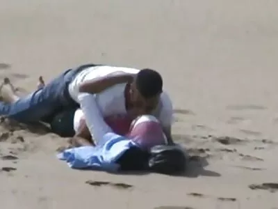 Ze gratis amateur sexfilm vindt het gewoon heerlijk om sodomiseerd te worden en haar kont van zijn pik te proeven