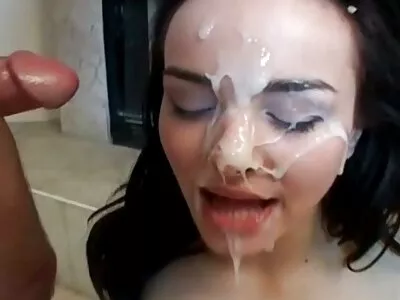 Tieners met mooie kontjes lesbische seksfilms hebben binnen hard geboord in haar vagina