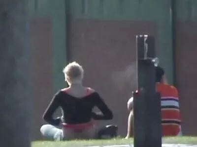 Meisje bewijst dat haar gratis seksfilms tieten de beste zijn en behandelt de lul van een man