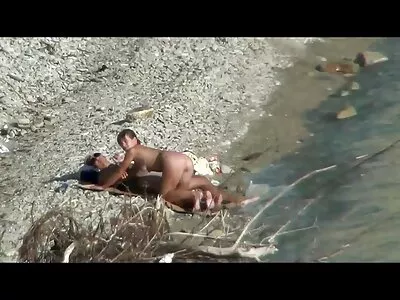 Dokter wordt de gratis romantische sexfilms eerste man die een lul in het poesje van een meisje duwt