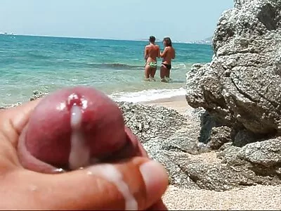 Sterke youtube gratis sexfilm kerel heeft twee sexy jonge meiden op een porno-interview