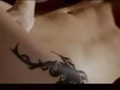 Meisje nederlanse sexfilms masturbeert maar buurman biedt tiener aan om gepenetreerd te worden