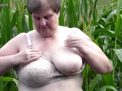 Geile stiefmoeder doet mee gratis vlaamse sexfilms aan de sexy tijd van haar stiefdochter