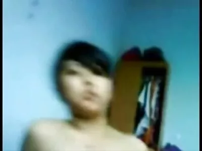 Aantrekkelijke MILF geeft geweldige pijpbeurt en gratis extreme sexfilm is klaar om te rijden