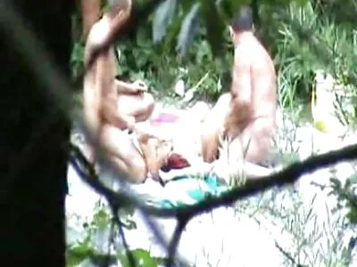 Latina hottie ontvangt gigantische zwarte pik van achteren leuke sex film