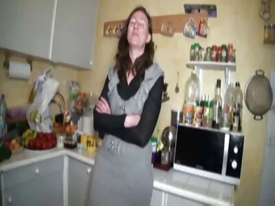 Slanke roodharige ontspant bovenop de stijve neukstok van de minnaar gratis mature sexfilms